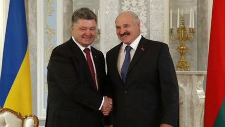 Tổng thống Belarus - Ông Alexander Lukashenko và Tổng thống Ukrana - Petro Poroshenko